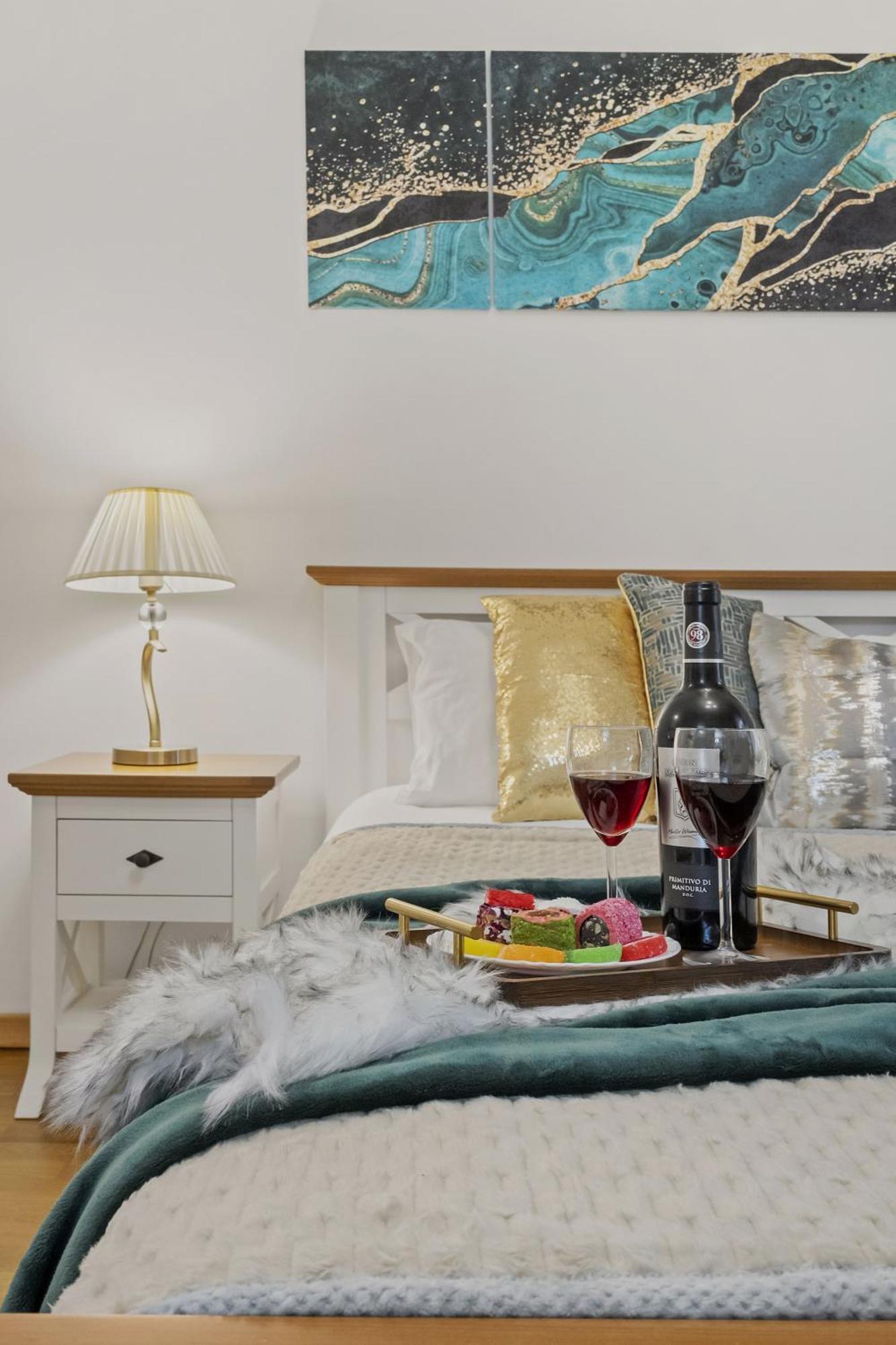 Sweet Luxury Three Rooms Apartment City Center Universitate Bükreş Dış mekan fotoğraf