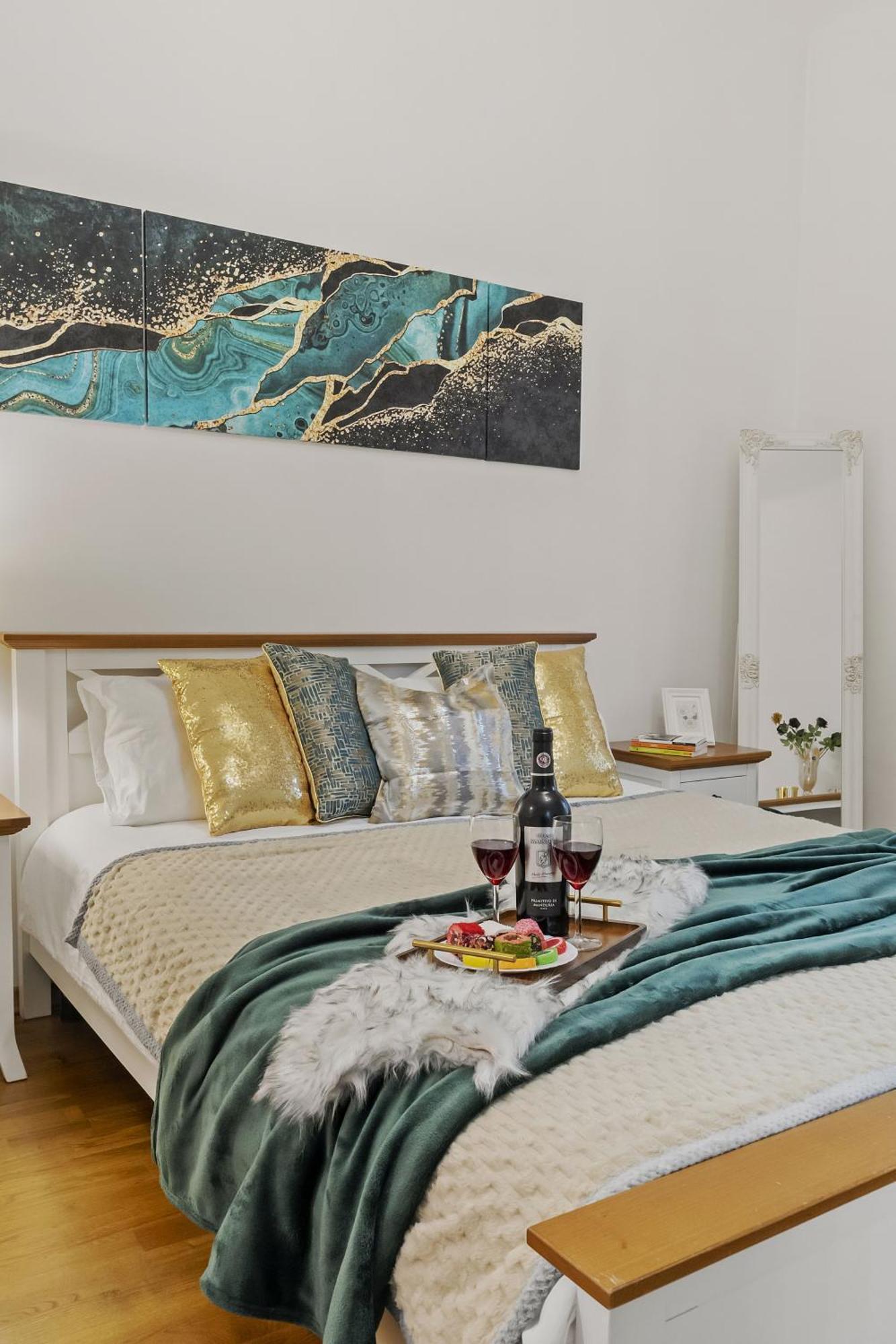 Sweet Luxury Three Rooms Apartment City Center Universitate Bükreş Dış mekan fotoğraf