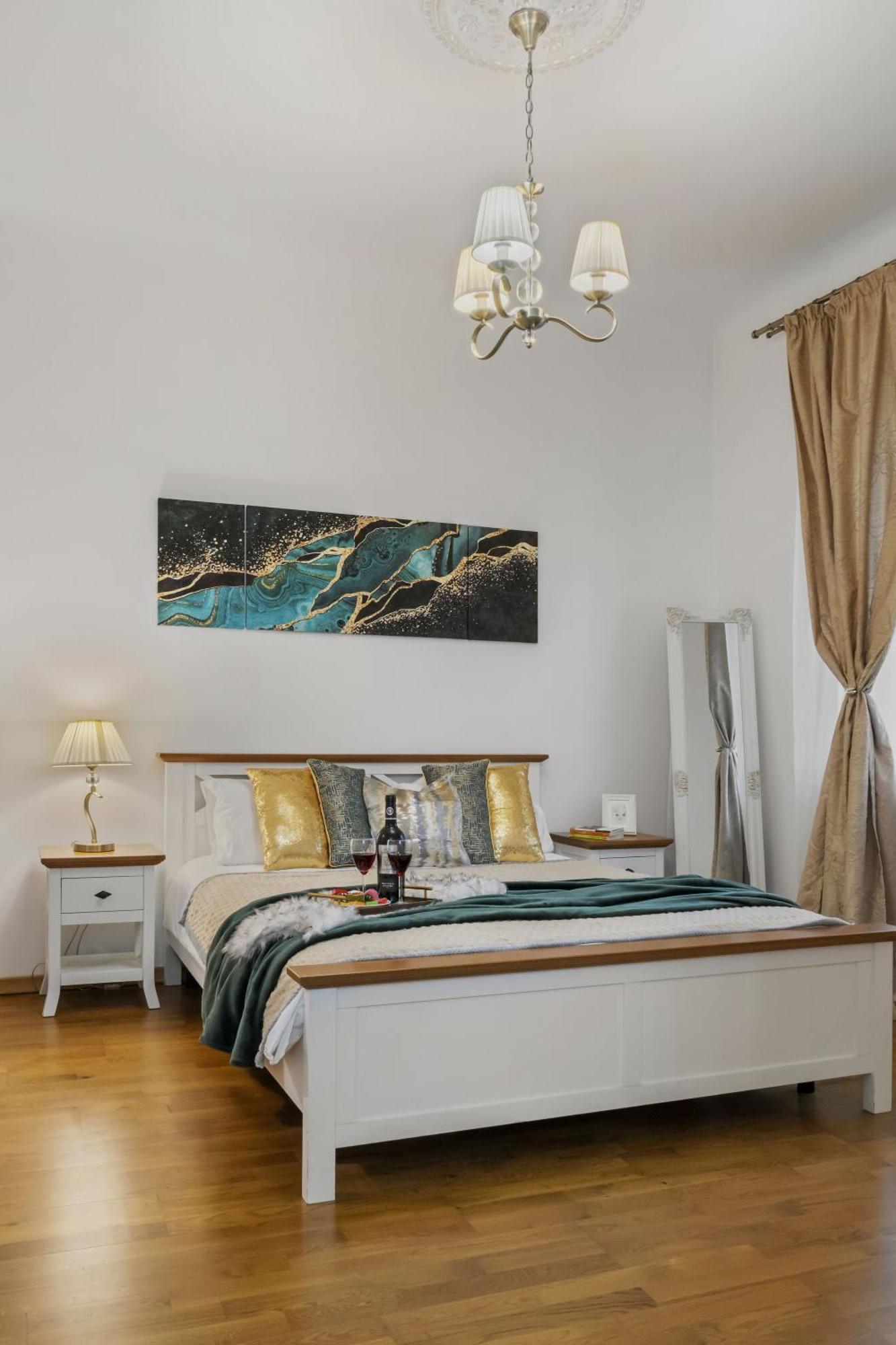 Sweet Luxury Three Rooms Apartment City Center Universitate Bükreş Dış mekan fotoğraf