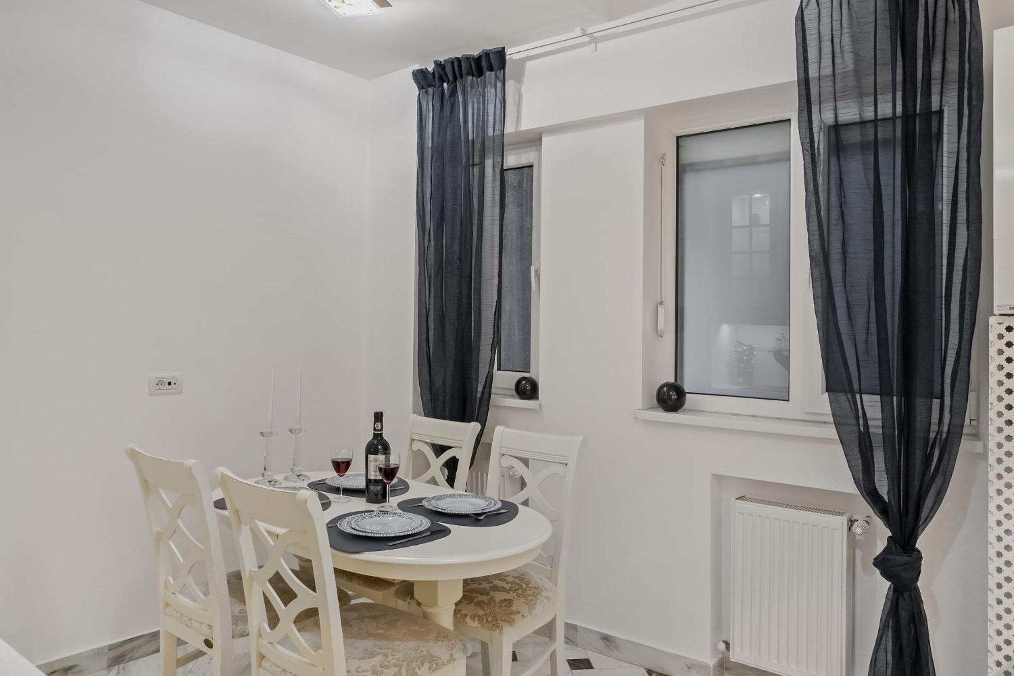 Sweet Luxury Three Rooms Apartment City Center Universitate Bükreş Dış mekan fotoğraf