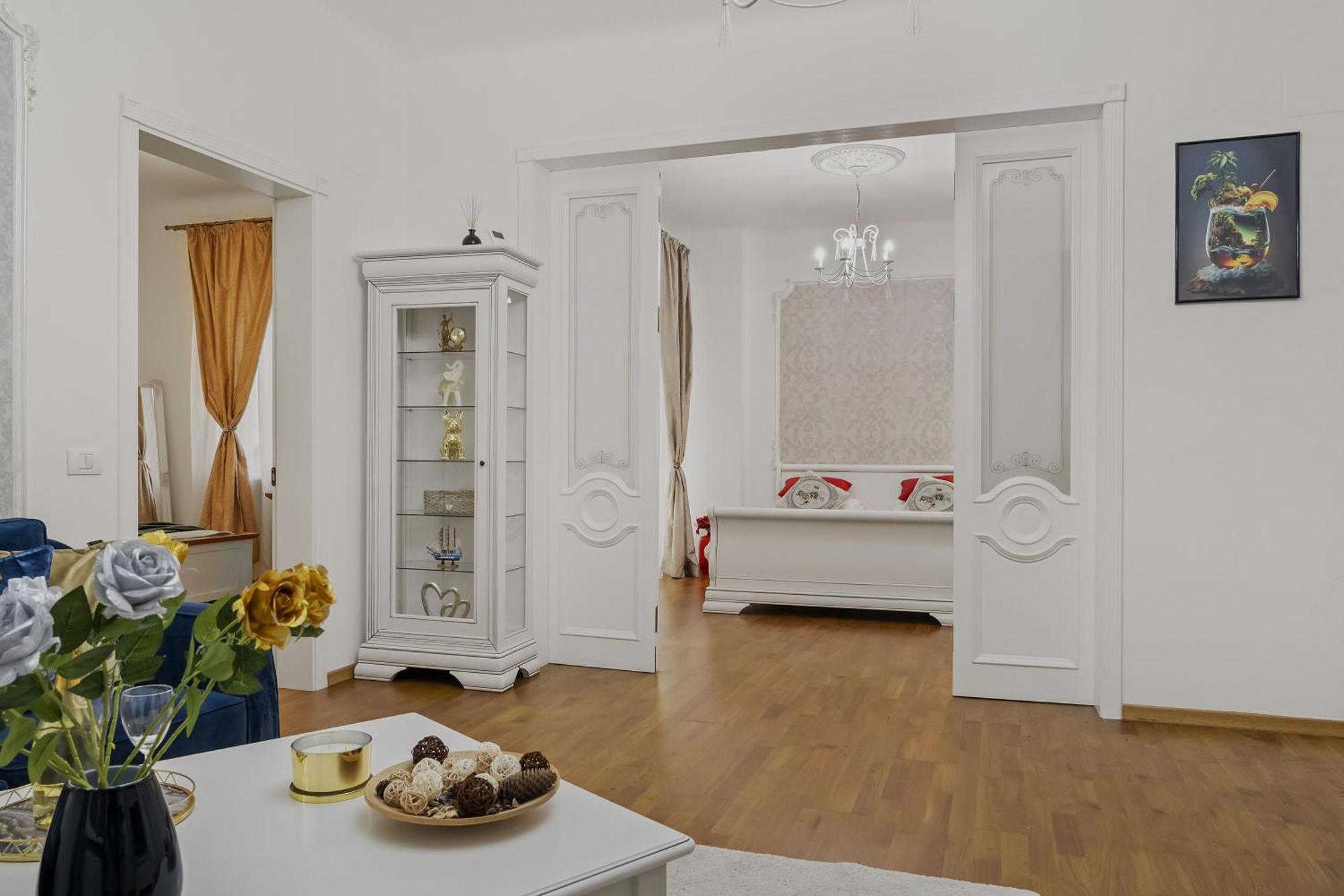 Sweet Luxury Three Rooms Apartment City Center Universitate Bükreş Dış mekan fotoğraf