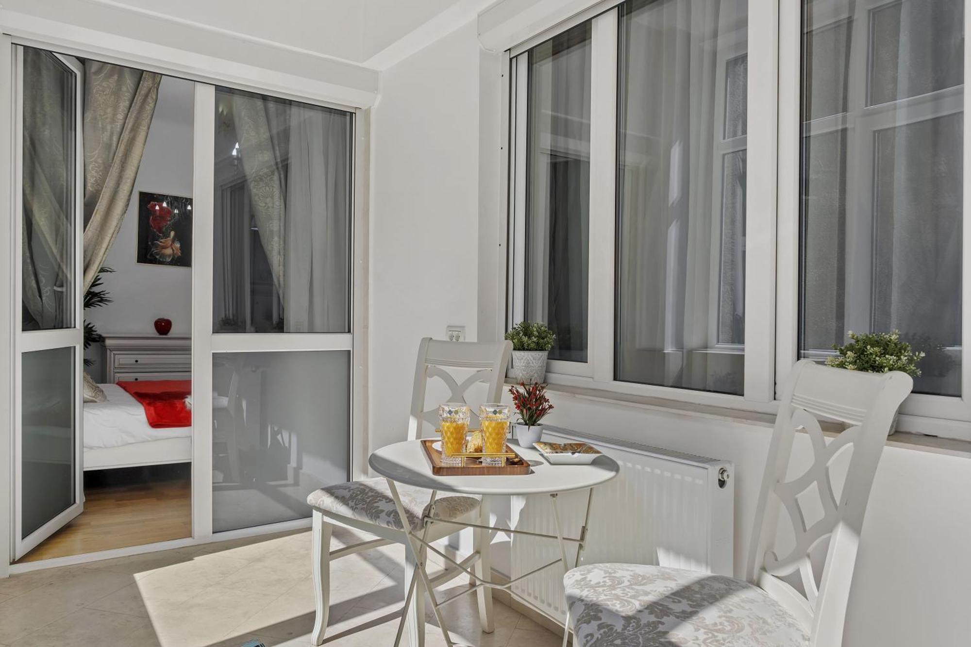 Sweet Luxury Three Rooms Apartment City Center Universitate Bükreş Dış mekan fotoğraf