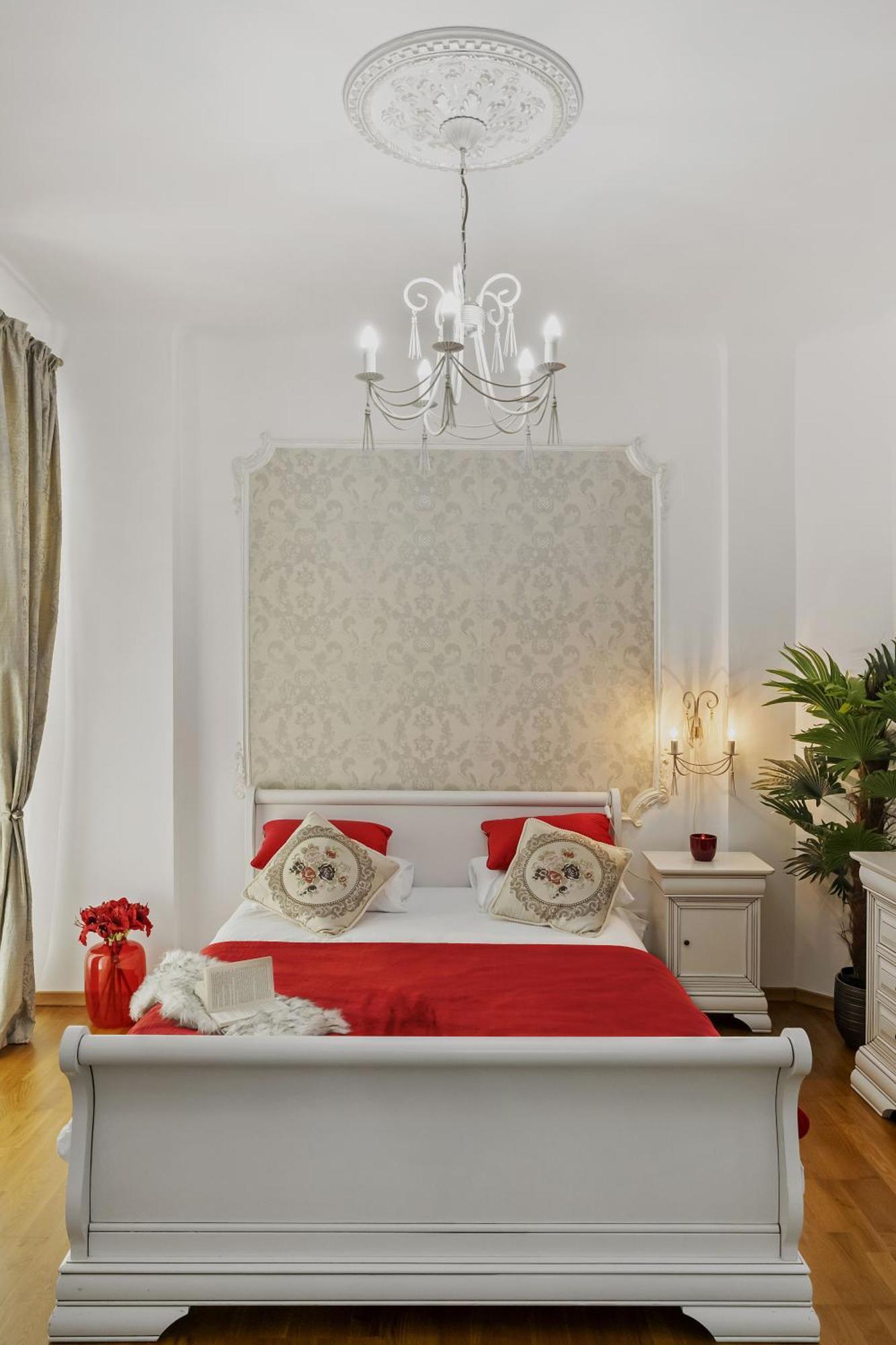 Sweet Luxury Three Rooms Apartment City Center Universitate Bükreş Dış mekan fotoğraf
