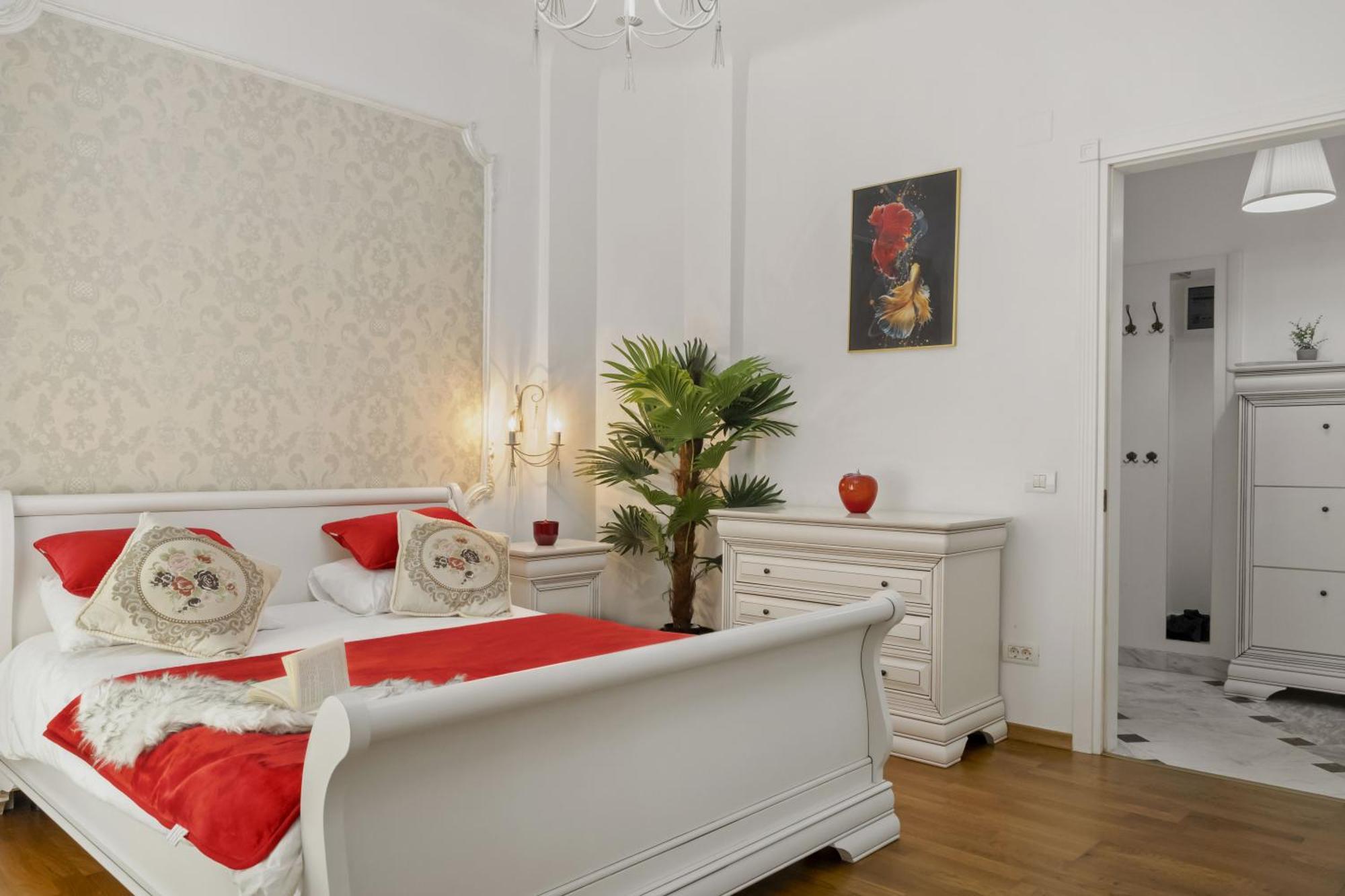 Sweet Luxury Three Rooms Apartment City Center Universitate Bükreş Dış mekan fotoğraf